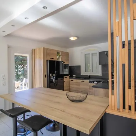 Quiet Villa With Garden And Terrace In Frejus Exterior photo