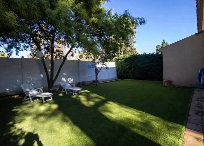 Quiet Villa With Garden And Terrace In Frejus