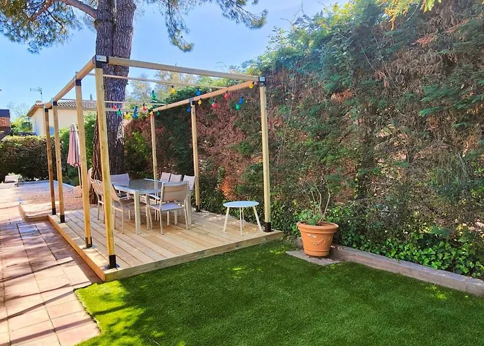 Quiet Villa With Garden And Terrace In Frejus